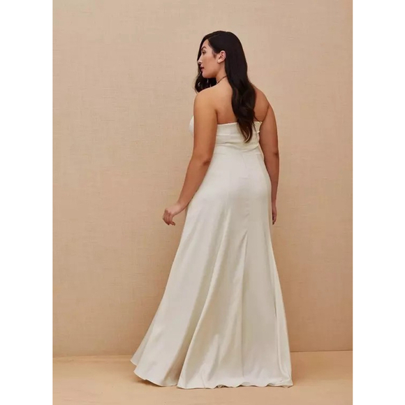 NEW Torrid Ivory White Strapless Satin Flare Wedding Dress Gown SZ 14 - Picture 8 of 16